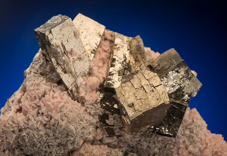ARSENOPYRITE on RHODOCHROSITE